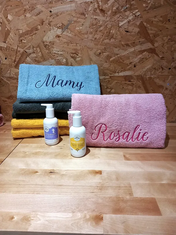 Serviettes brodées Mamy et Rosalie