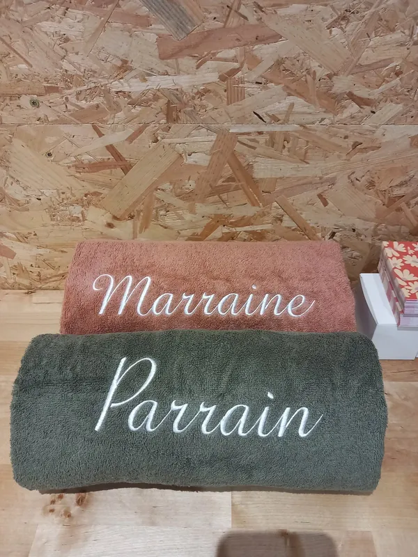 Serviettes brodées Marraine et Parrain