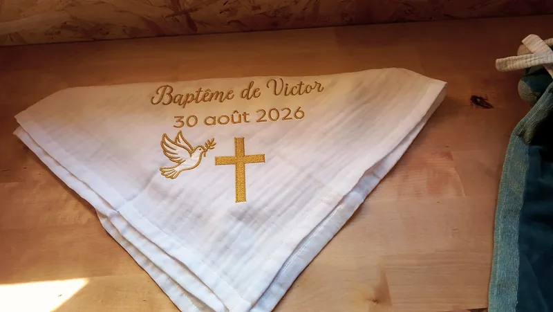 Lange de baptême brodé au fil doré pour Victor