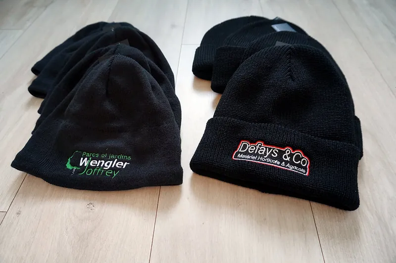 Bonnets brodés Wengler Joffrey et Defays & Co